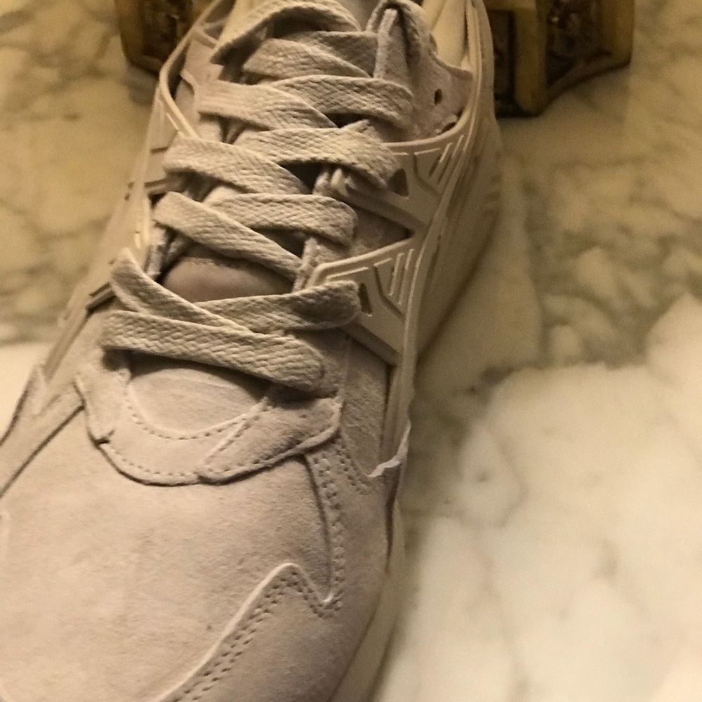 ASICS - Picture 2 of 3